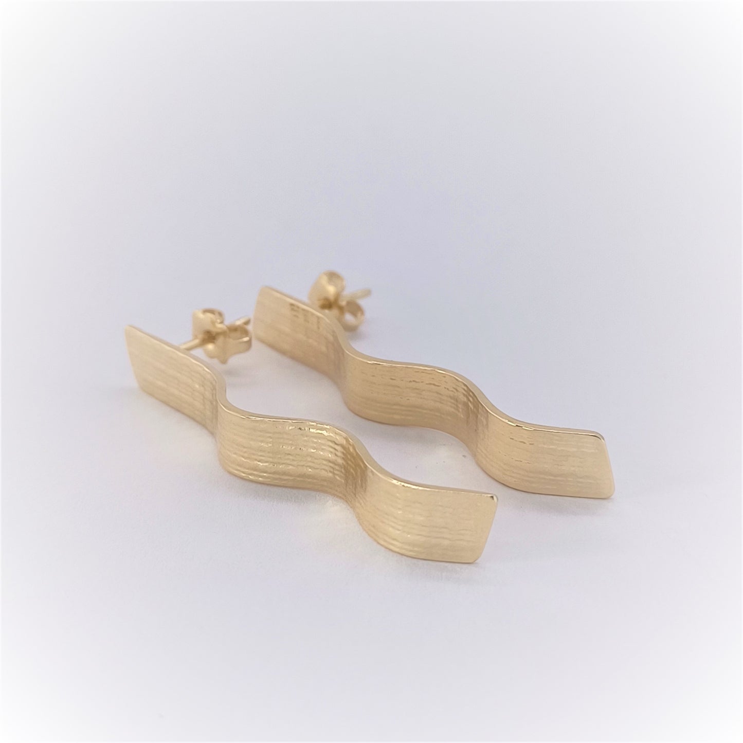 Boucles d'oreilles ondulées en Plaqué Or, motif dentelle