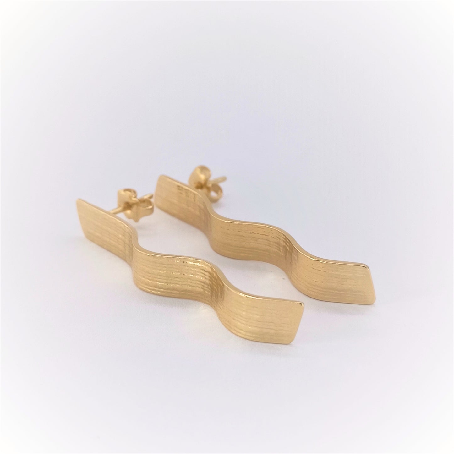 Boucles d'oreilles ondulées en Plaqué Or, motif dentelle