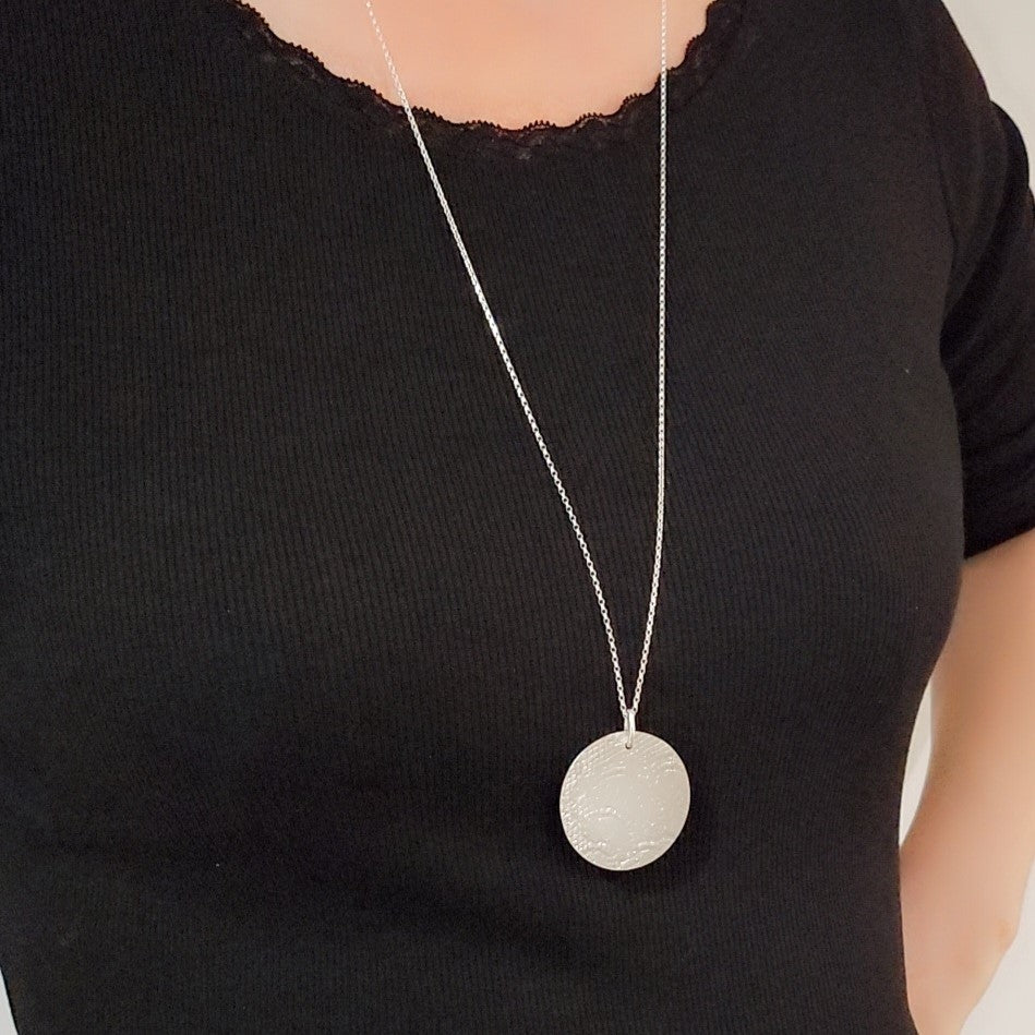 Collier sautoir en Argent Massif avec médaillon, motif dentelle