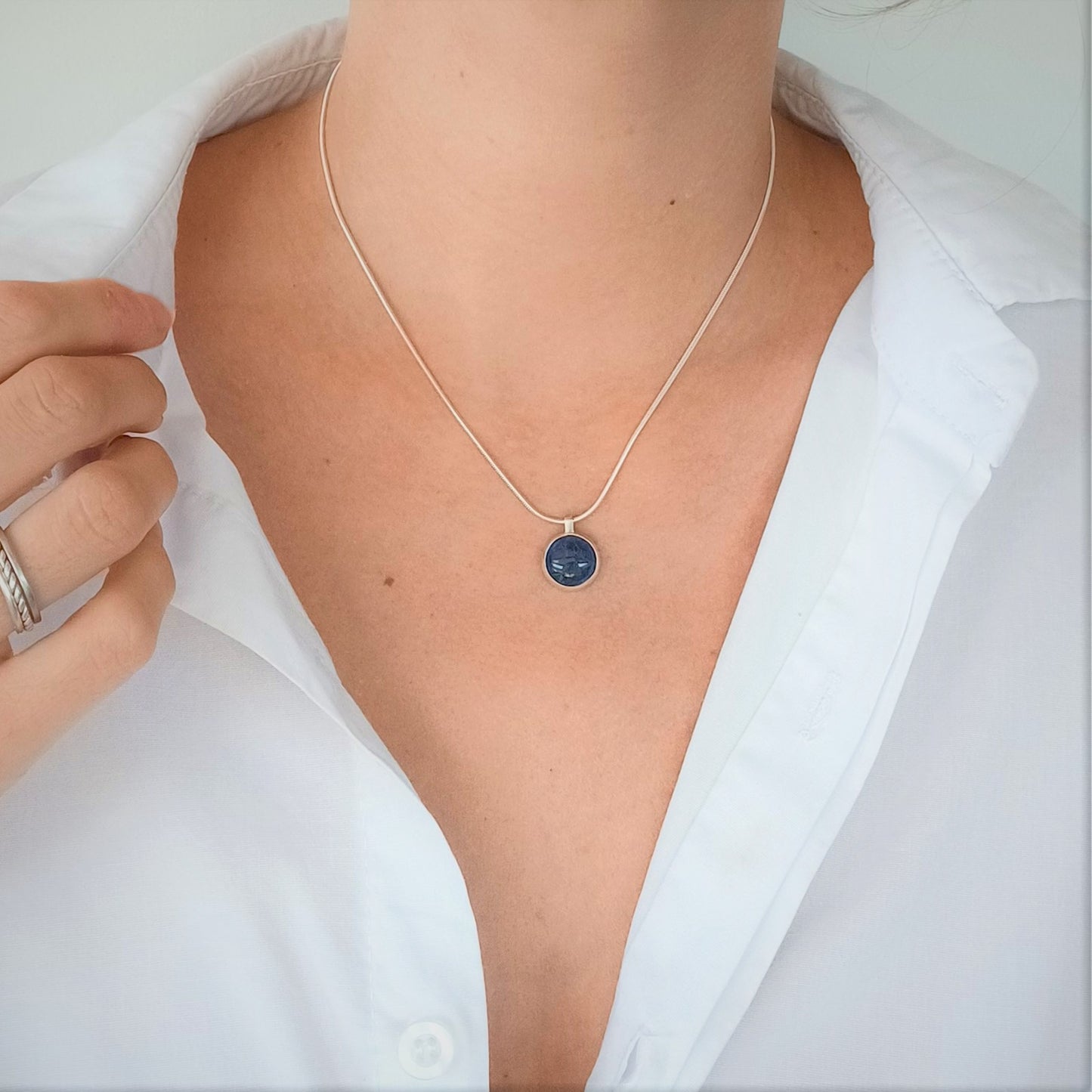 Collier en Argent Massif et Sodalite