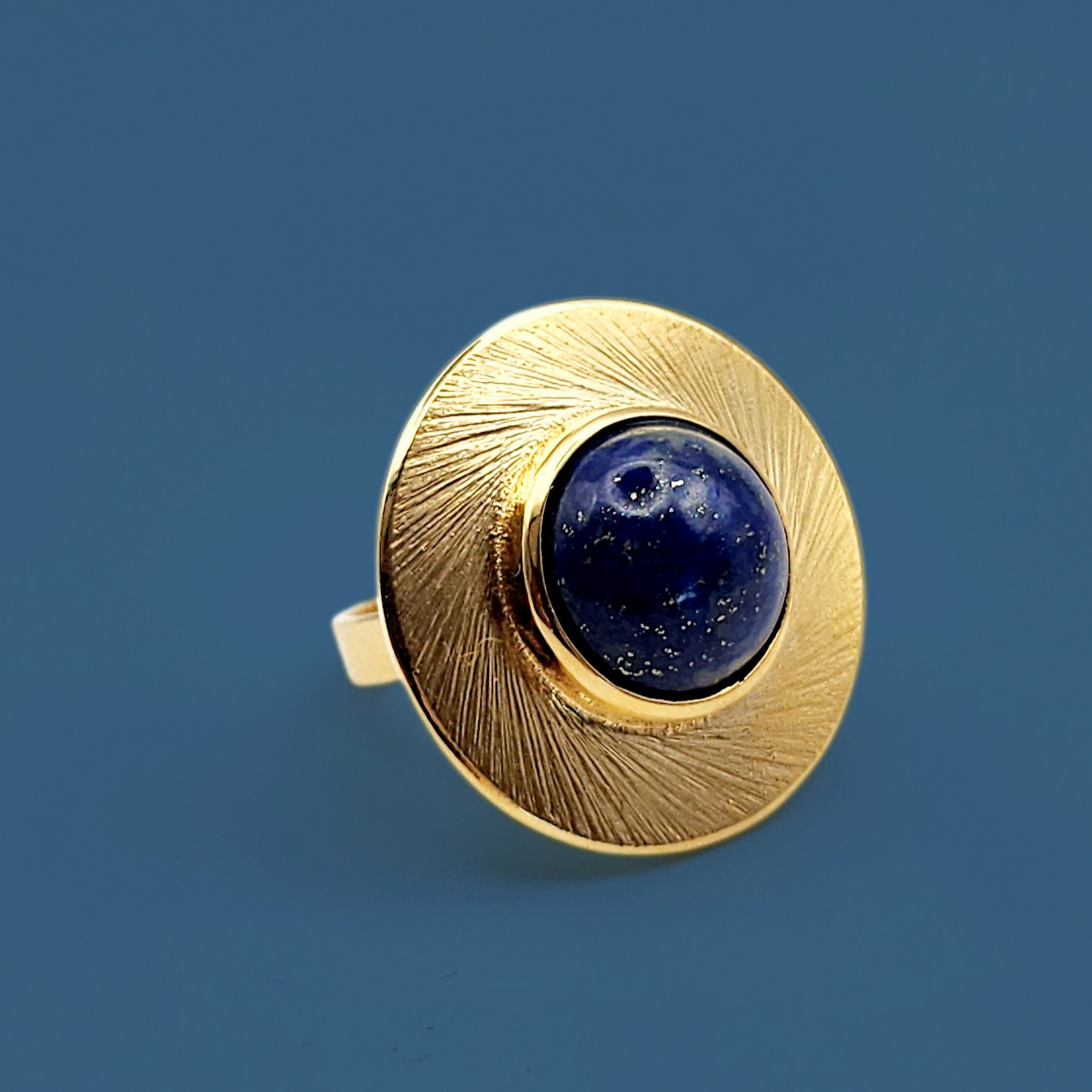 Bague Patricia en plaqué or sertie d'une Lapis Lazuli