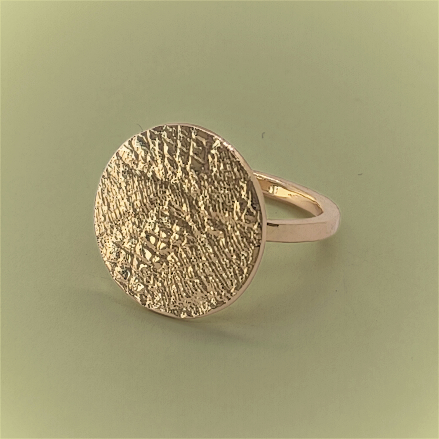 Bague Pastille en Plaqué Or, motif dentelle