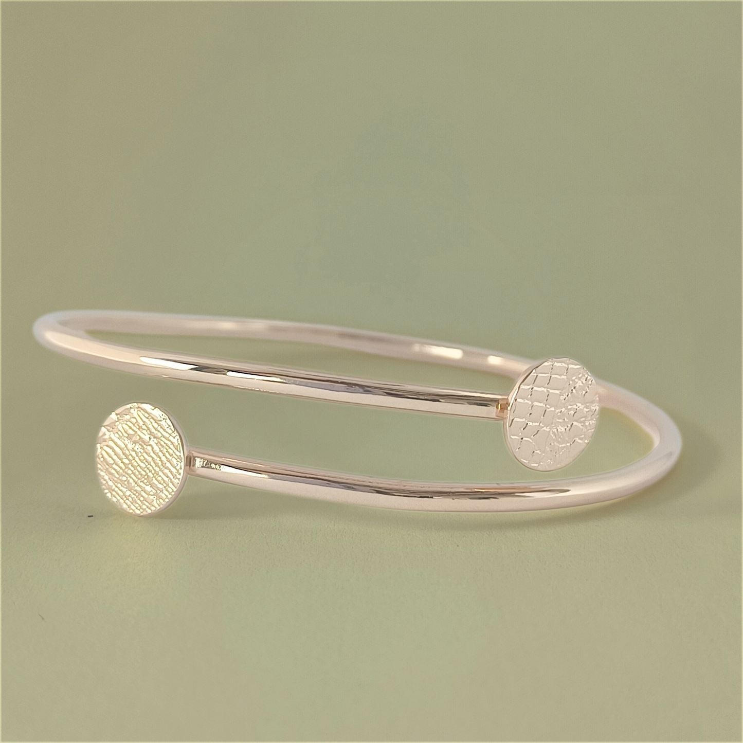 Bracelet Jonc Plume ouvert en Plaqué Or