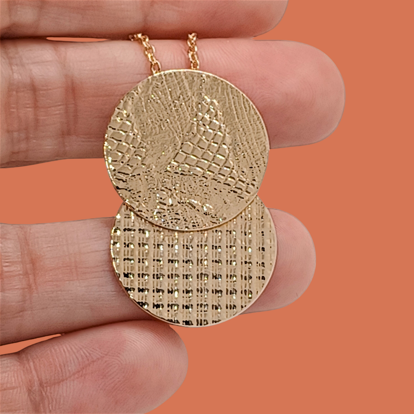 Collier en Plaqué Or avec pendentif, motifs dentelle