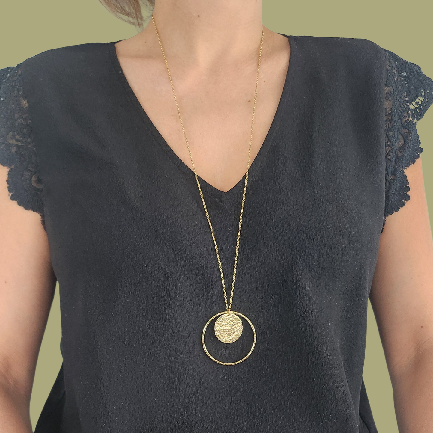 Collier Sautoir solaire doré motif dentelle