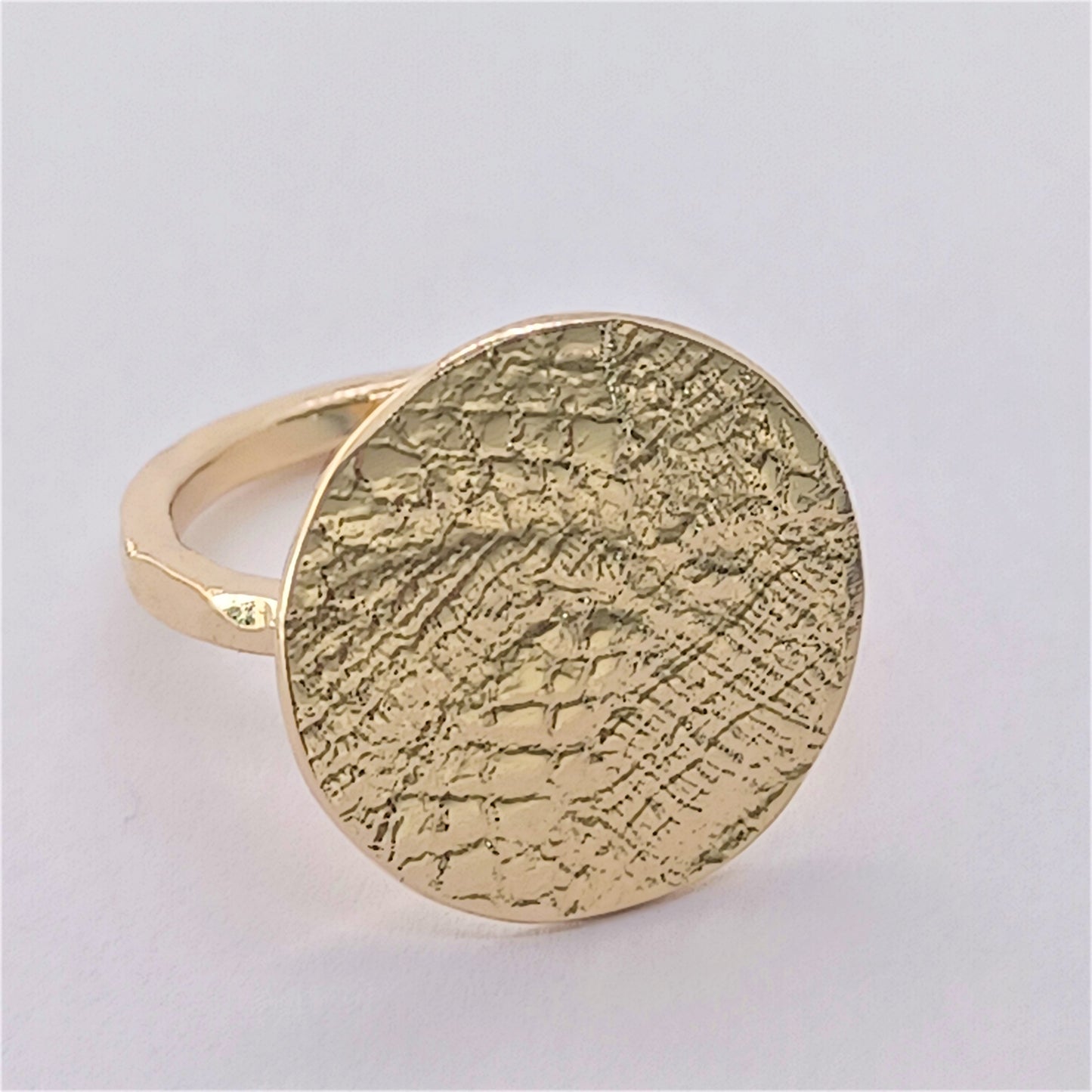 Bague Pastille en Plaqué Or, motif dentelle