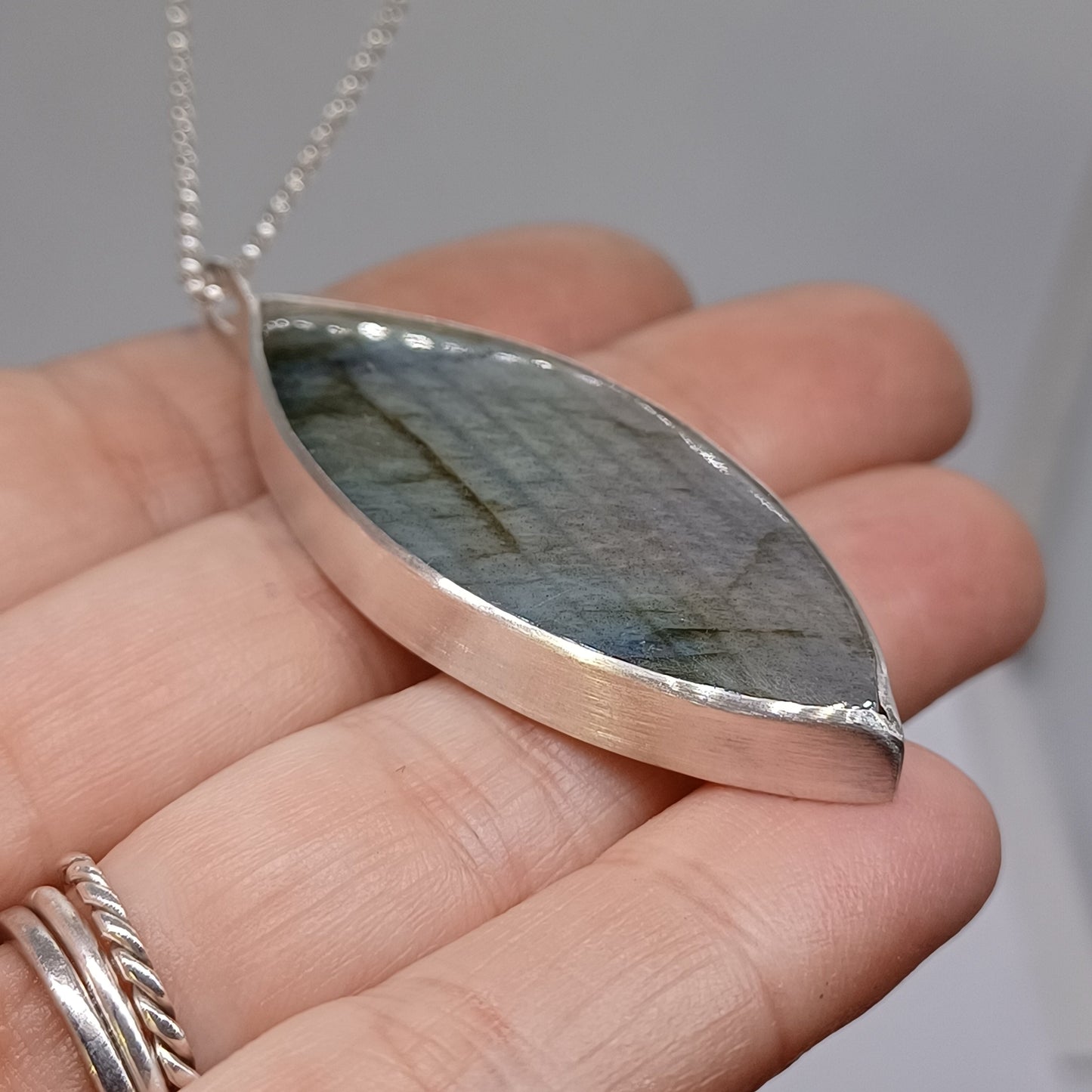 Collier en Argent Massif et Labradorite Marquise. Pièce unique
