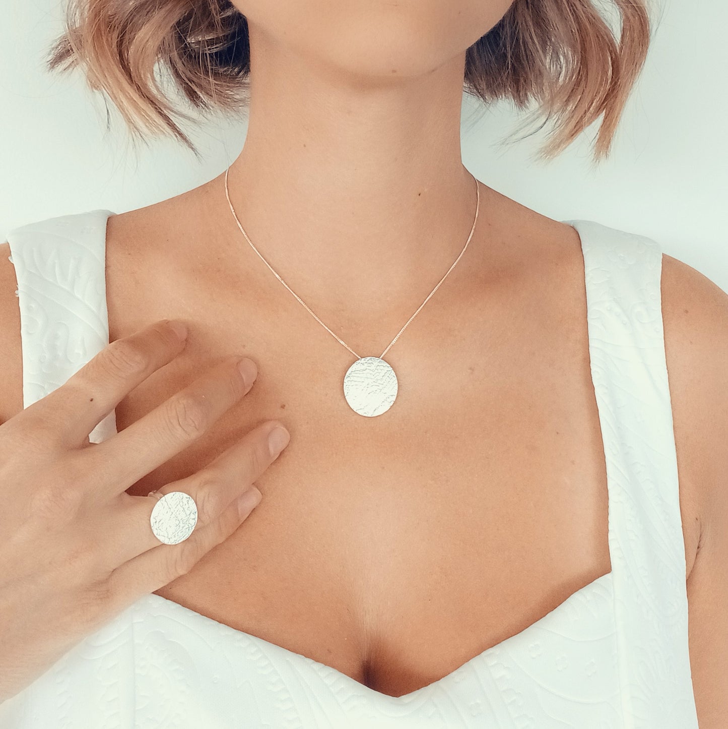 Collier en Argent Massif avec médaillon, motif dentelle