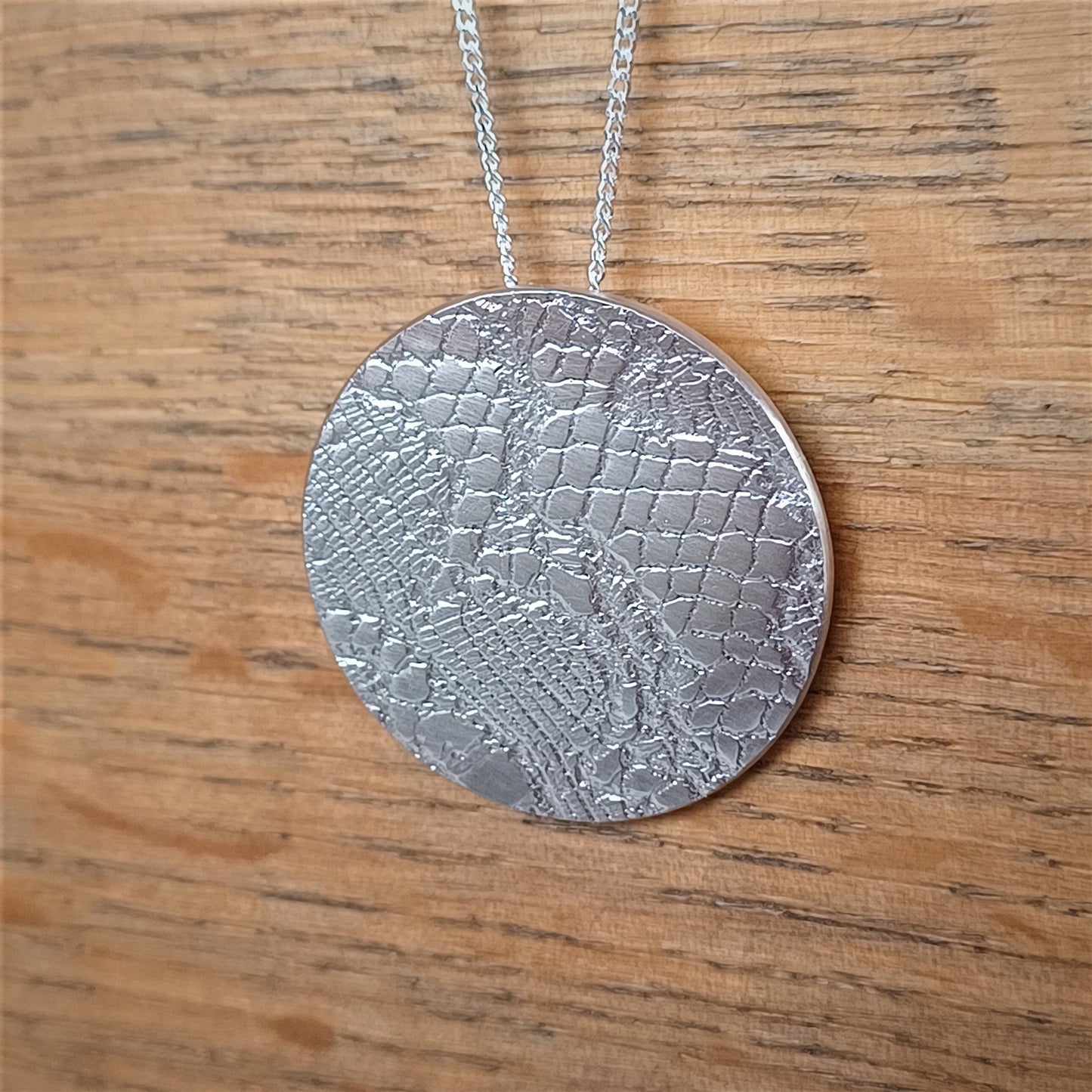Collier en Argent Massif avec médaillon, motif dentelle