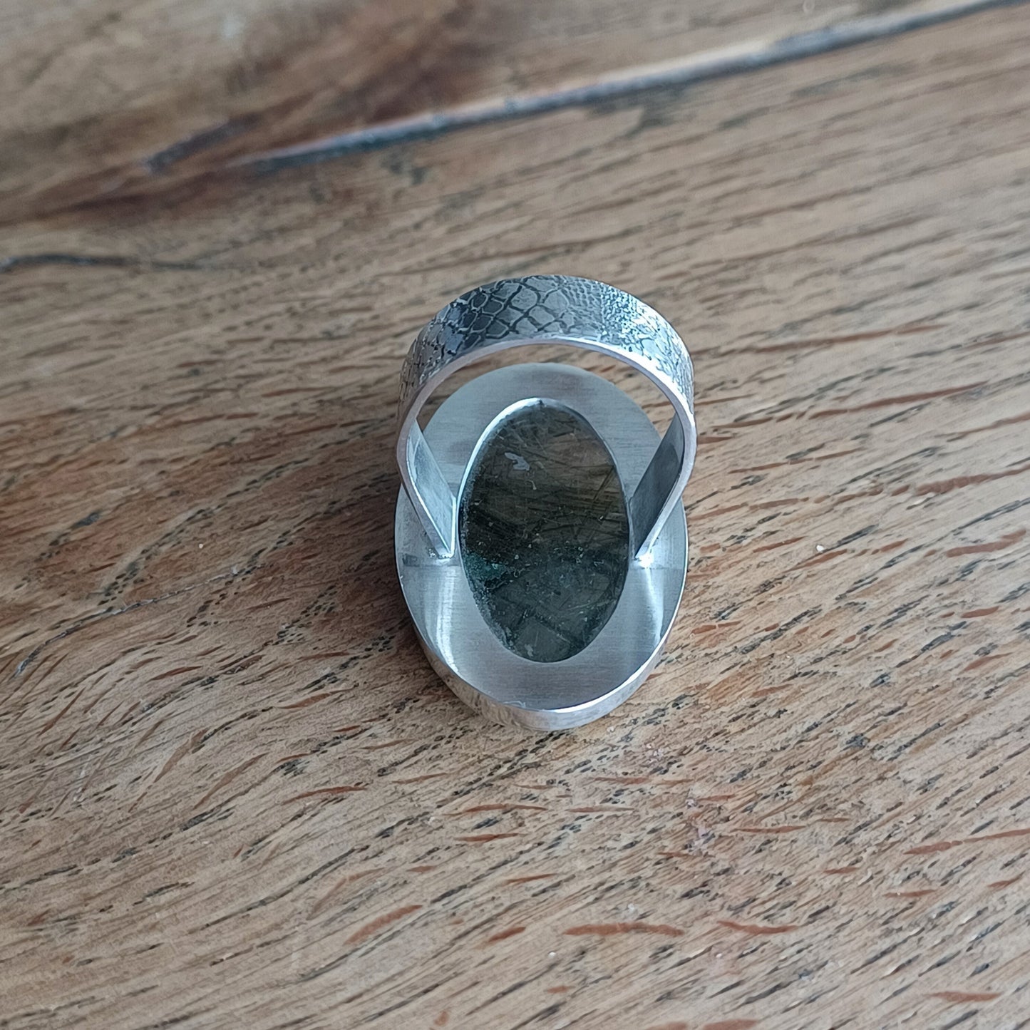 Bague en Argent Massif avec Quartz à inclusions. Pièce unique