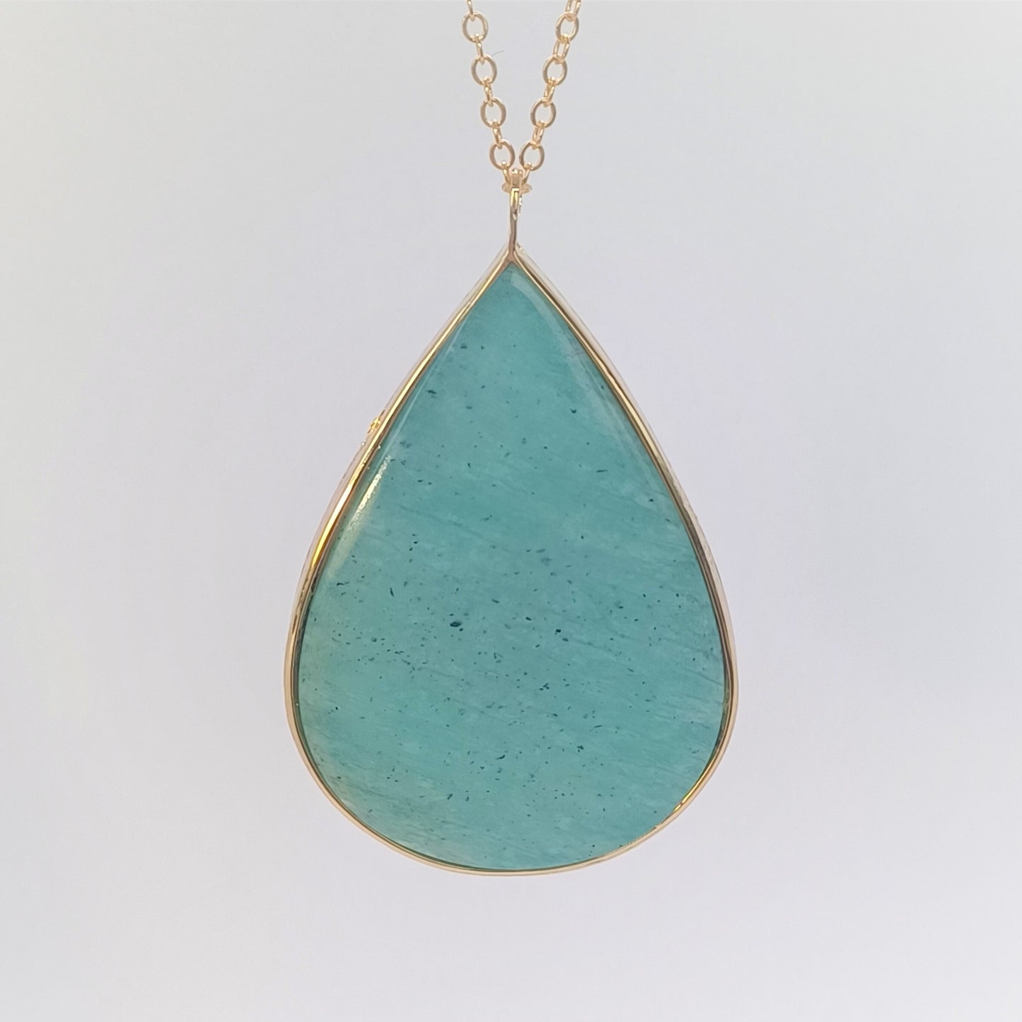 Collier sautoir en Plaqué Or, serti d'une Amazonite. Pièce unique