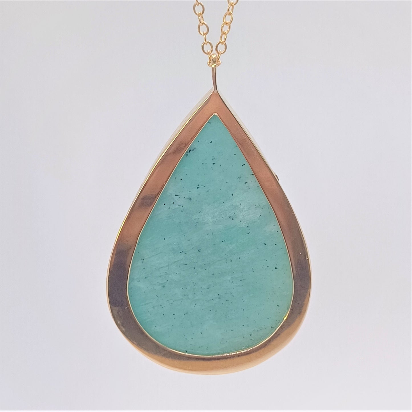 Collier sautoir en Plaqué Or, serti d'une Amazonite. Pièce unique
