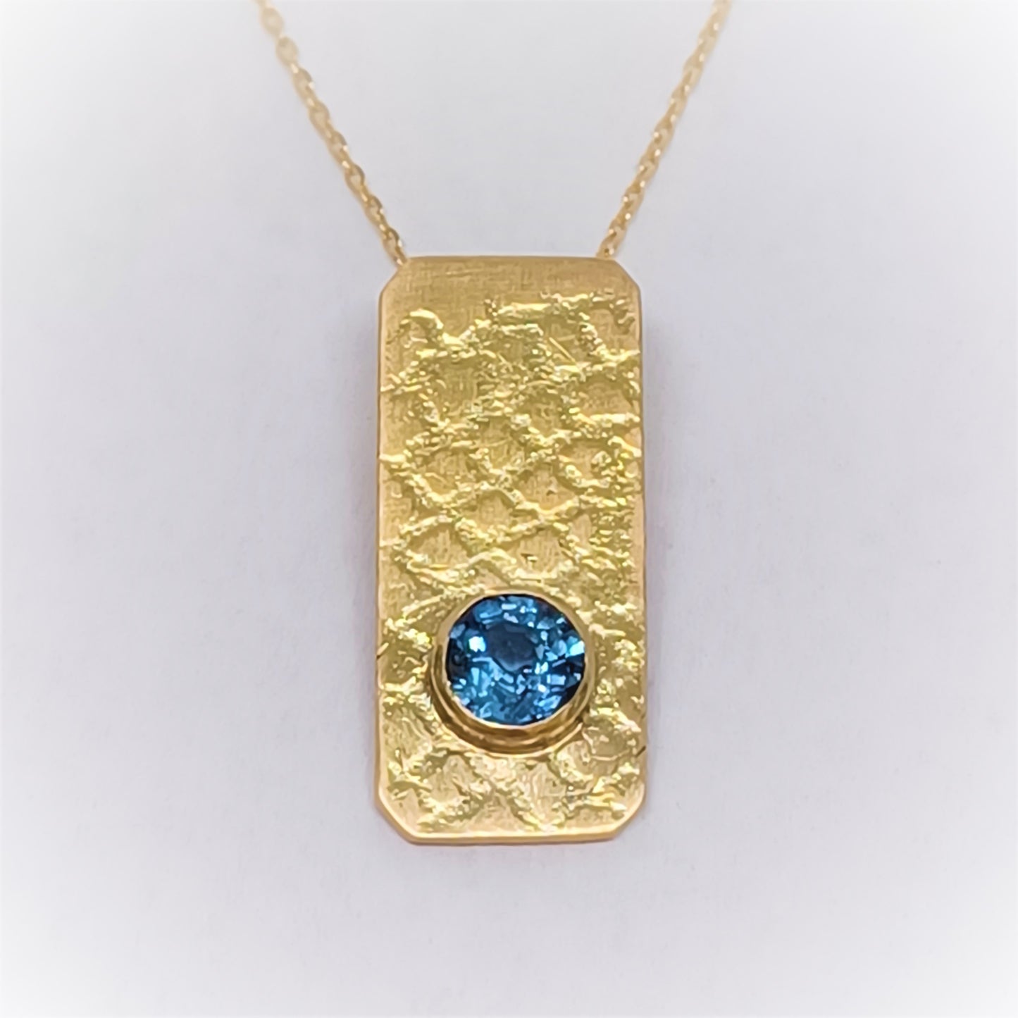 Collier en Or 18K et Saphir