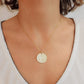 Collier en Plaqué Or avec médaillon double face, motif dentelle