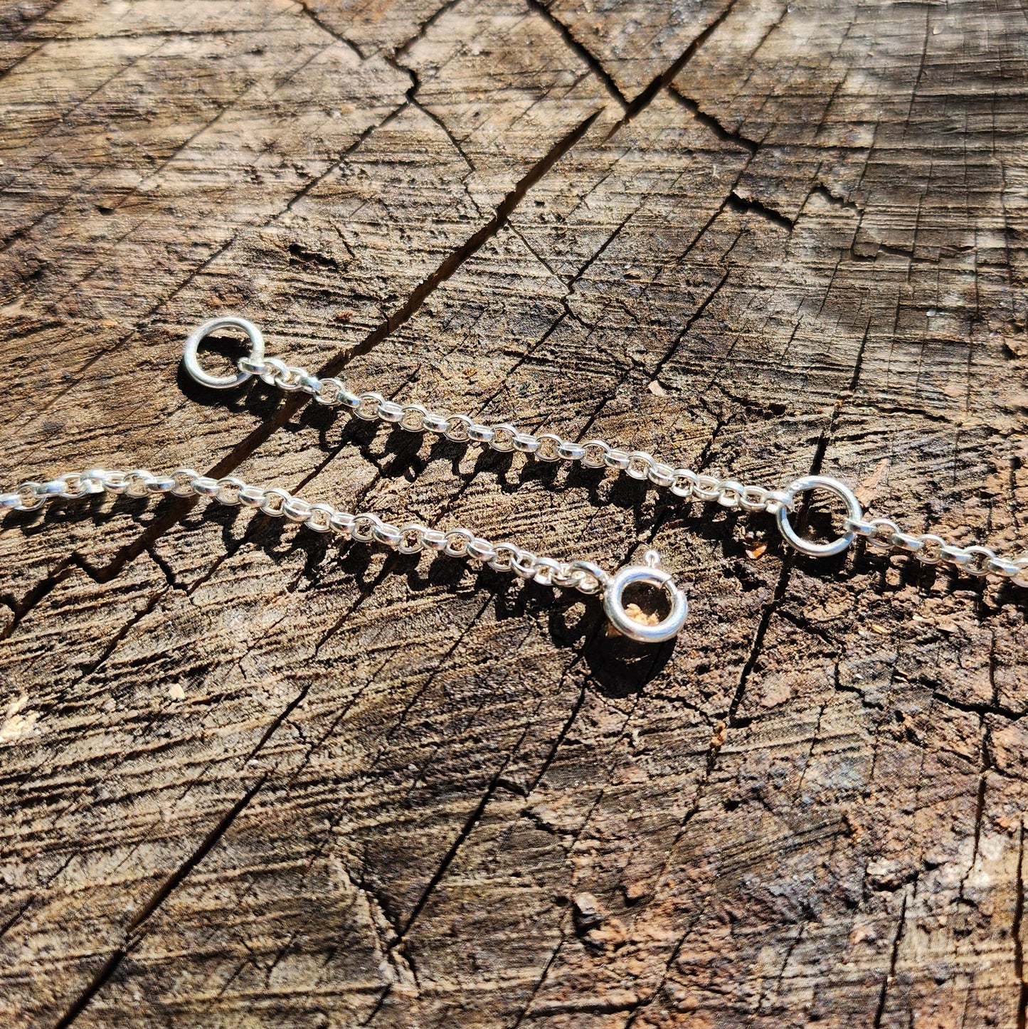 Collier en argent massif texturé et Émeraude naturelle