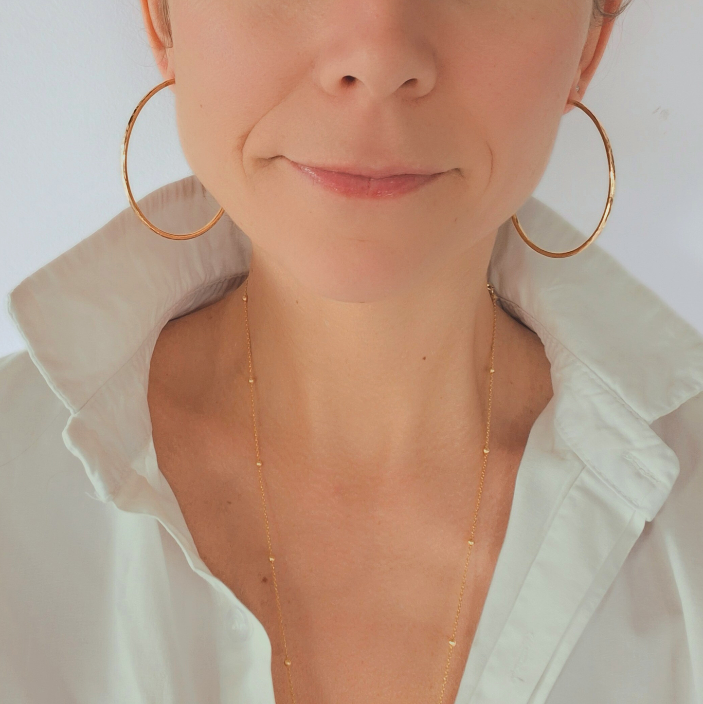 Grandes créoles martelées en Plaqué