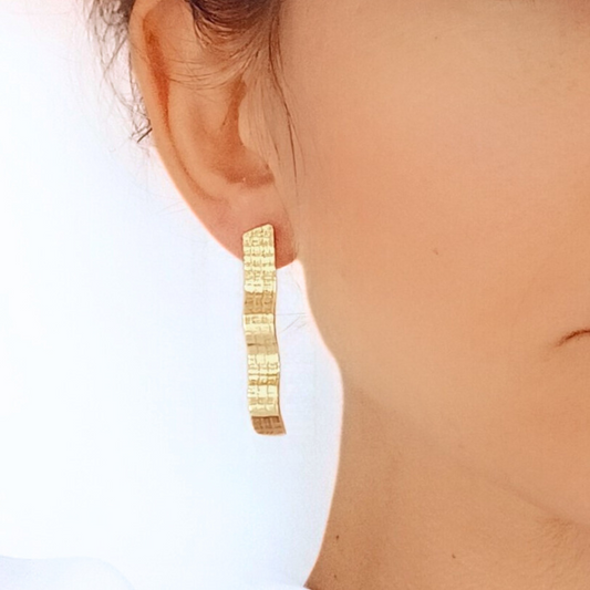 Boucles d'oreilles ondulées en Plaqué Or, motif dentelle