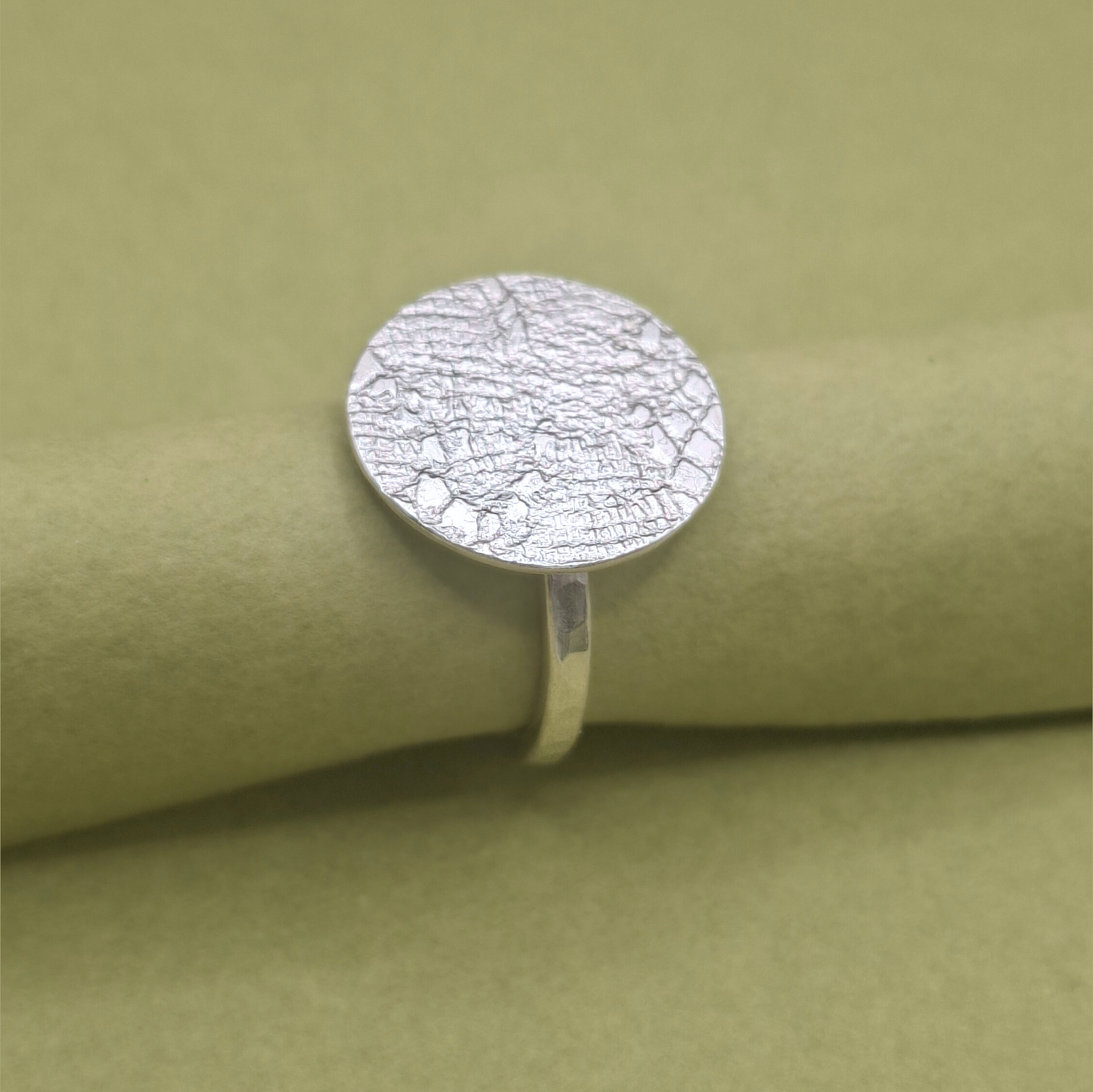 Bague Pastille en Argent Massif, motif dentelle, anneau martelé