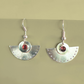 Boucles d'oreilles Penelope serties de grenats rouges