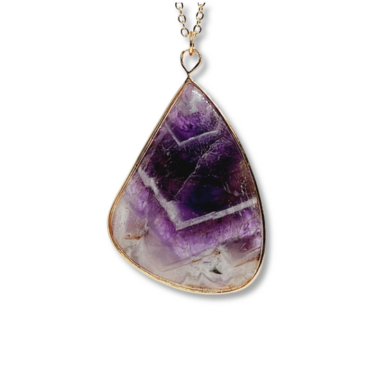 Collier en plaqué or et Améthyste à chevrons . Pièce unique
