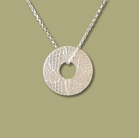Collier en Argent Massif avec pendentif double face, motif dentelle