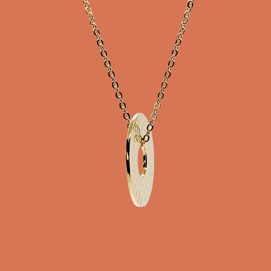 Collier en Plaqué Or avec pendentif double face, motif dentelle