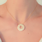 Collier en Plaqué Or avec pendentif double face, motif dentelle