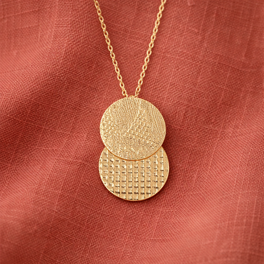 Collier en Plaqué Or avec pendentif, motifs dentelle