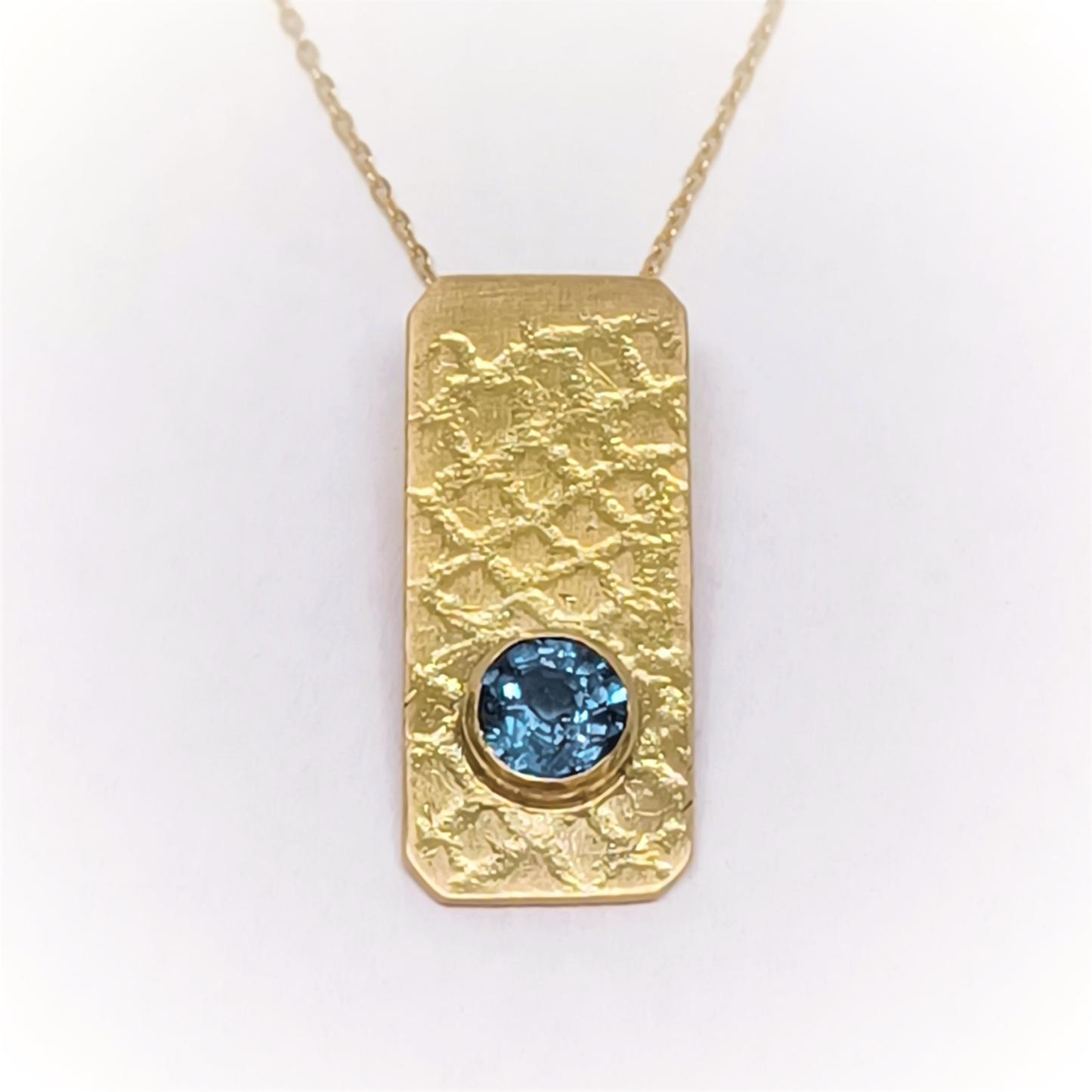 Collier en Or 18K et Saphir