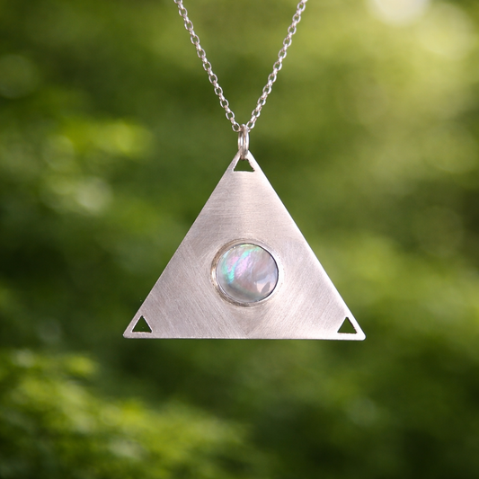 Collier en Argent serti d'une Nacre Grise