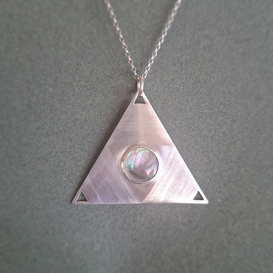 Collier en Argent serti d'une Nacre Grise