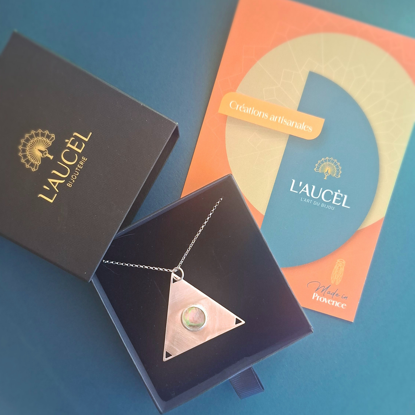 Collier en Argent serti d'une Nacre Grise