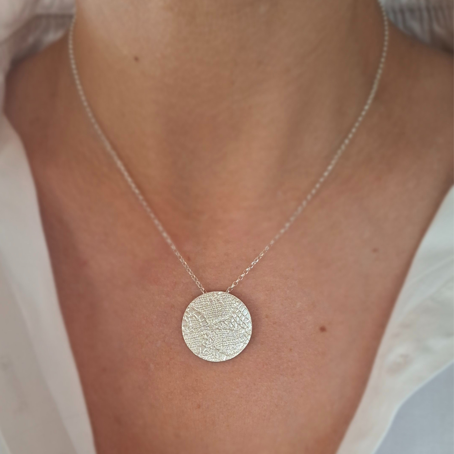 Collier Pastille en Argent Massif, motif dentelle