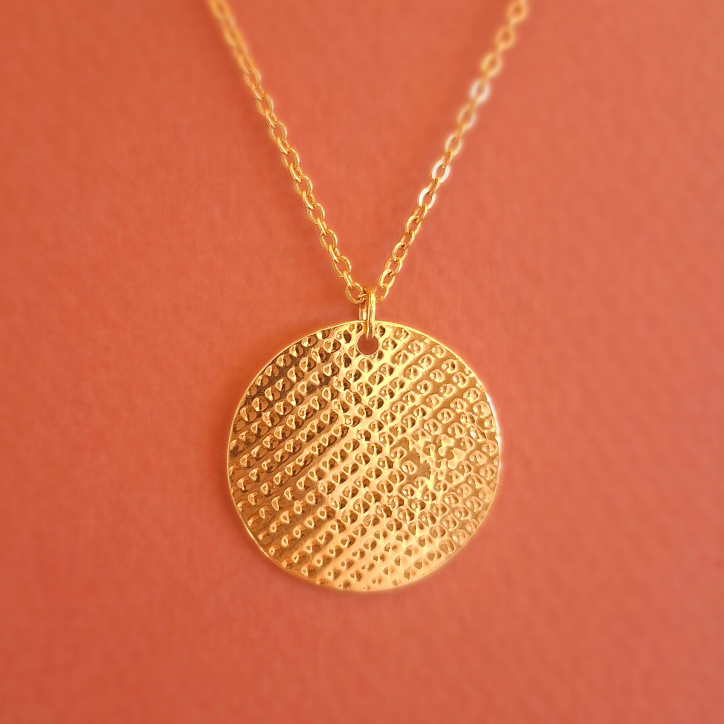 Collier Pastille en Plaqué Or double face, motif dentelle