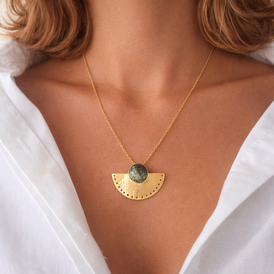 Collier Penelope plaqué or serti d'un Jaspe Africain