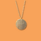 Collier Petite Pastille en Plaqué Or, motif dentelle