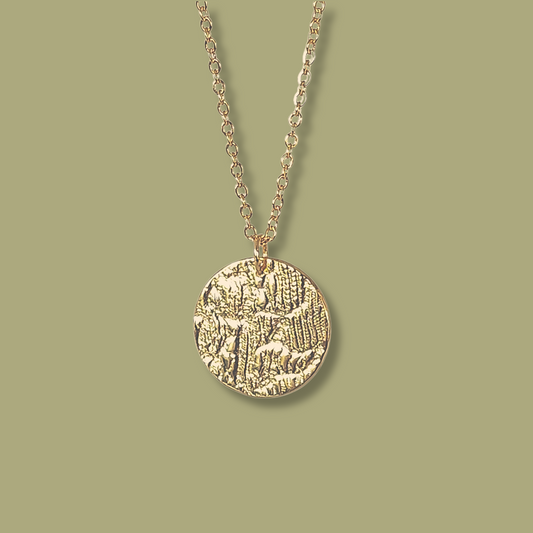Collier Petite Pastille en Plaqué Or, motif dentelle