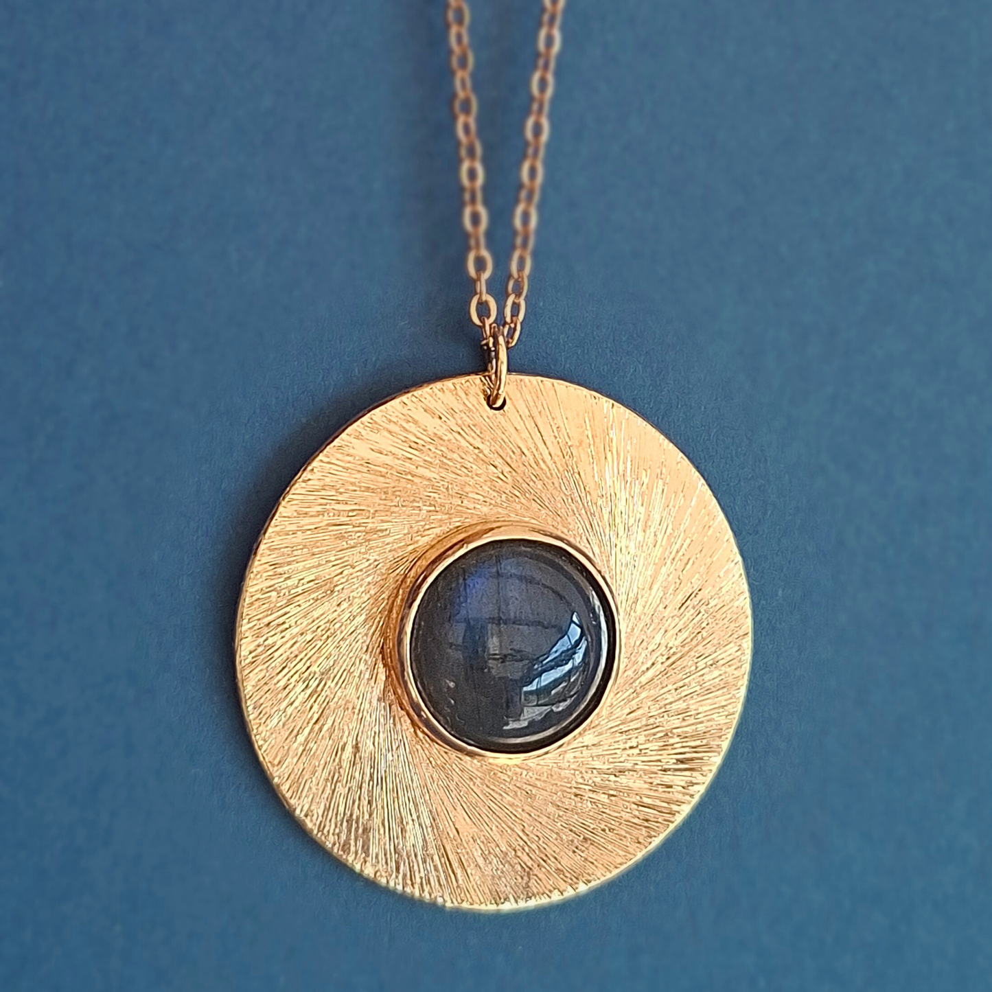 Collier Sautoir Patricia plaqué or serti d'une Labradorite