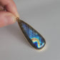 Collier en Plaqué Or, serti d'une Labradorite. Pièce unique