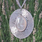 Collier en Argent Massif martelé et Nacre blanche