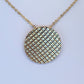 Collier en Plaqué Or avec médaillon, motif dentelle