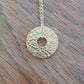 Collier en Plaqué Or avec pendentif double face, motif dentelle