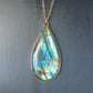 Collier en Plaqué Or, serti d'une Labradorite. Pièce unique