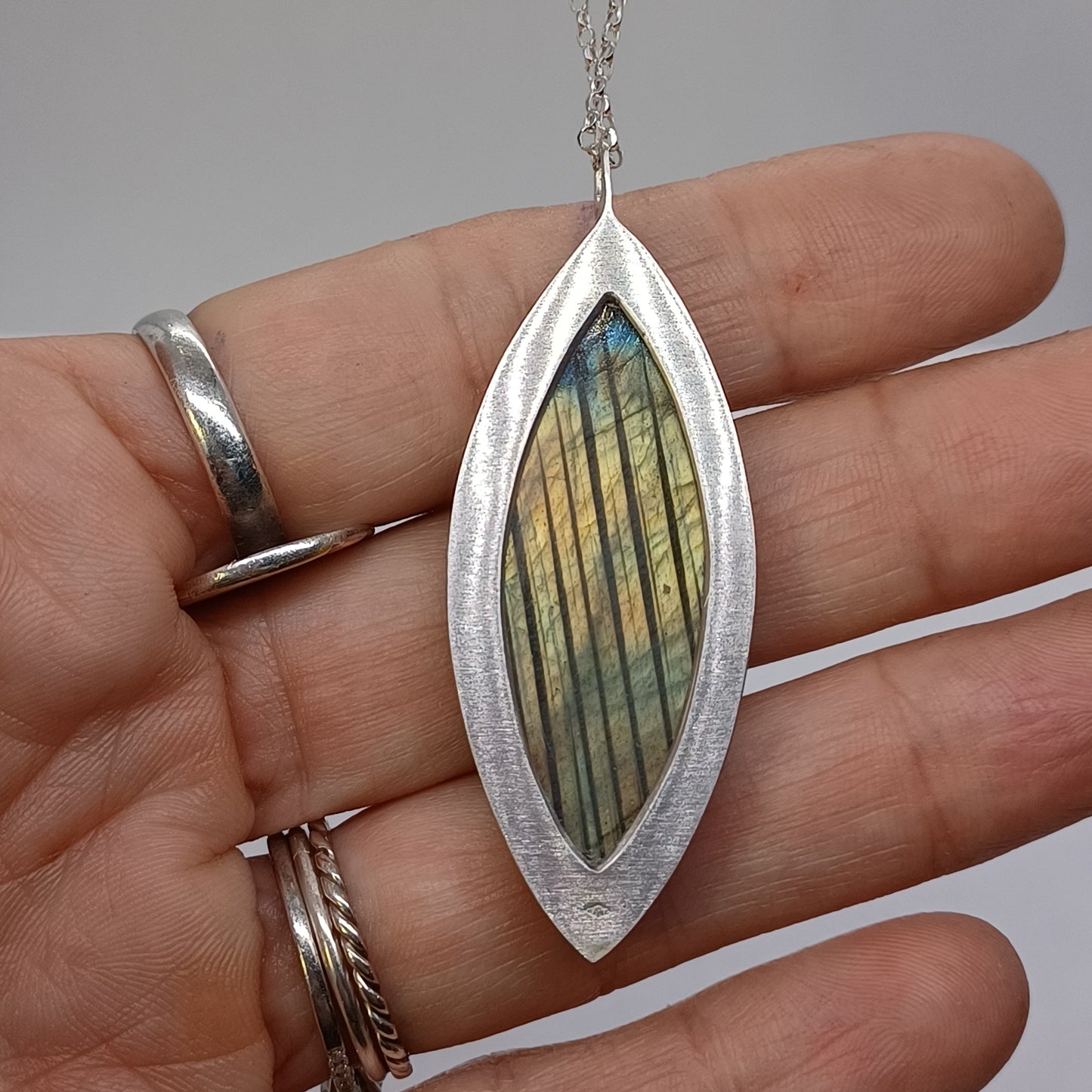Collier en Argent Massif et Labradorite Marquise. Pièce unique