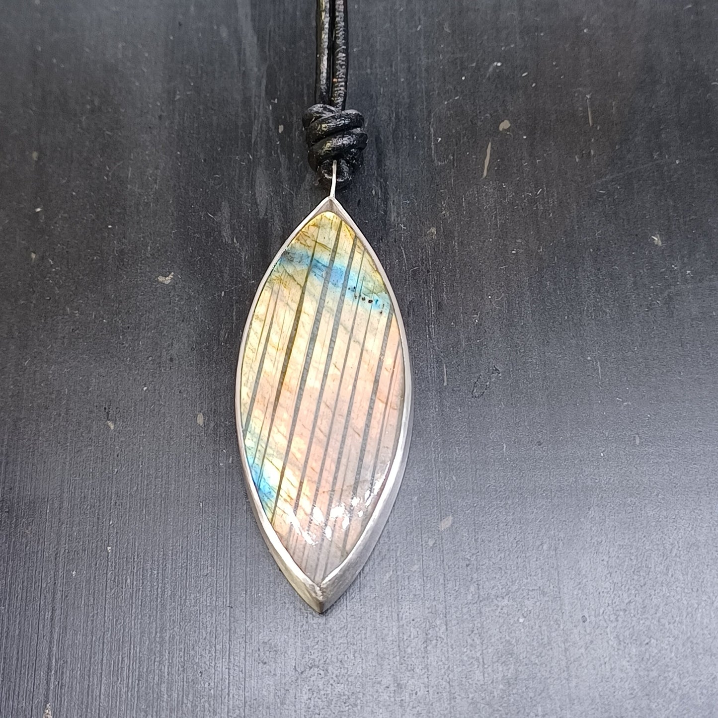 Collier en Argent Massif et Labradorite Marquise. Pièce unique