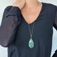 Collier en Plaqué Or, serti d'une Labradorite. Pièce unique