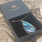 Collier en Plaqué Or, serti d'une Labradorite. Pièce unique