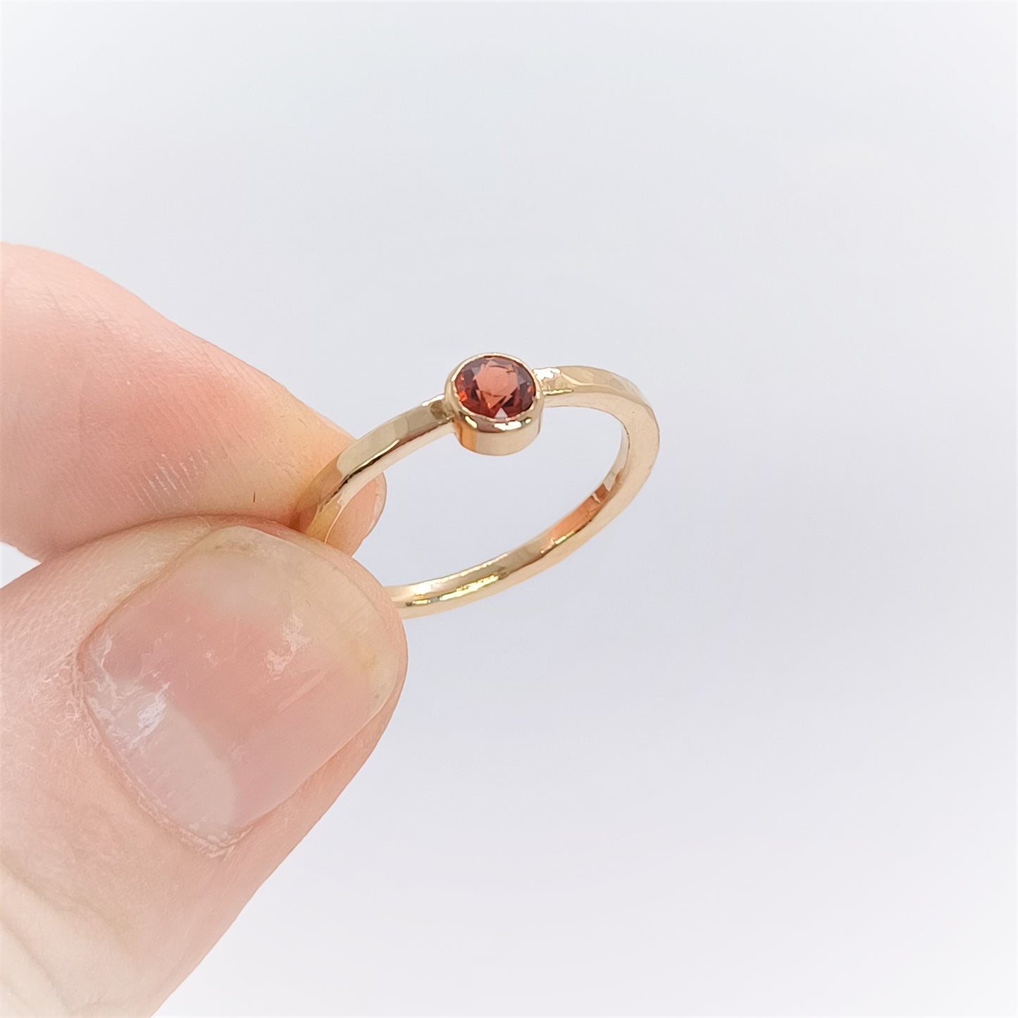 Bague en Plaqué Or sertie d'un Grenat