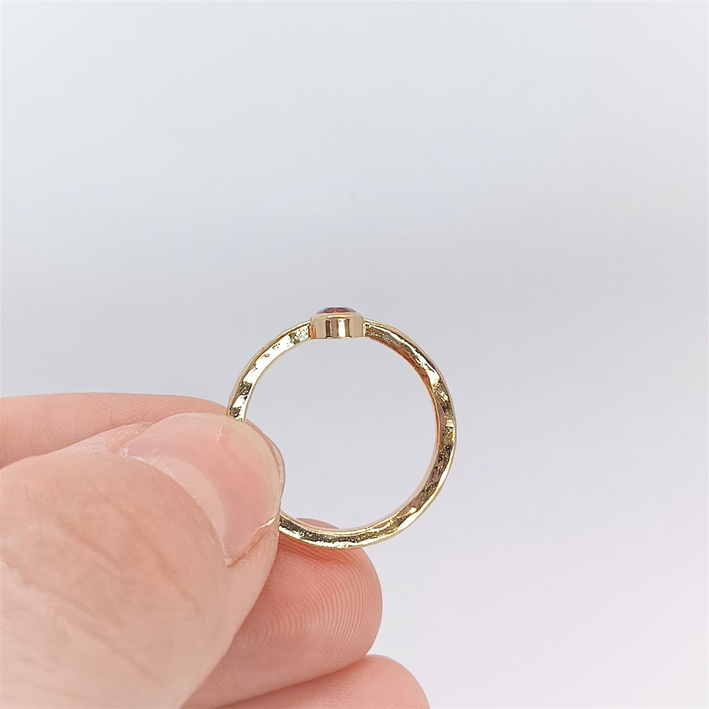 Bague en Plaqué Or sertie d'un Grenat