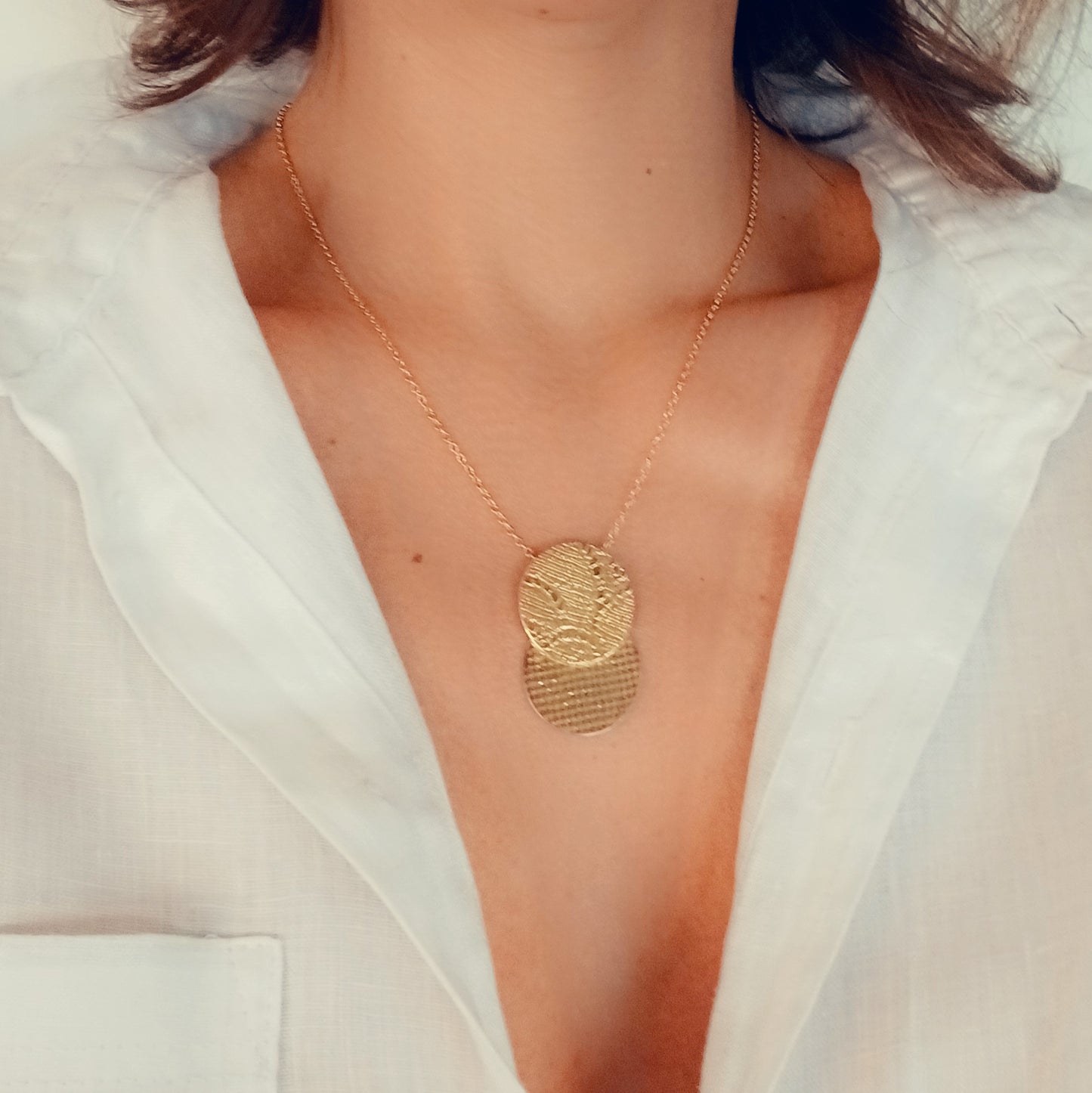 Collier en Plaqué Or avec pendentif, motifs dentelle